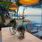 Avra Boutique * Benitses (Corfu)